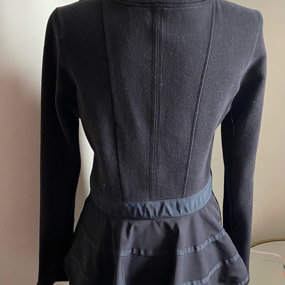Size 4 black lulu pullover - Picture 2 of 5